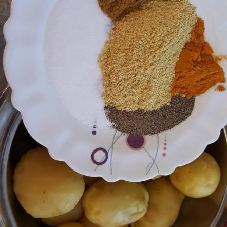 فروشنده آرد سوخاری سیب زمینی